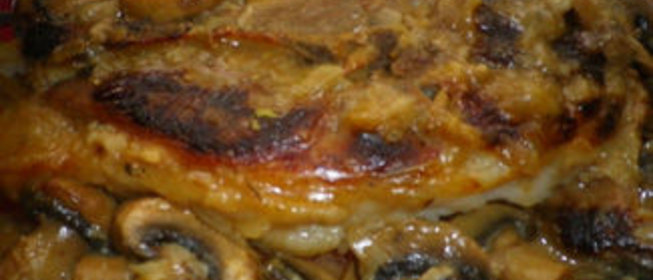 Запеченная свинина с грибным соусом