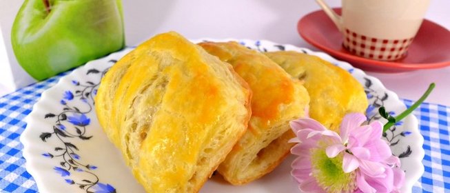 Слойки с яблочным вареньем