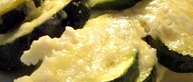 Кабачки с творогом и чесноком
