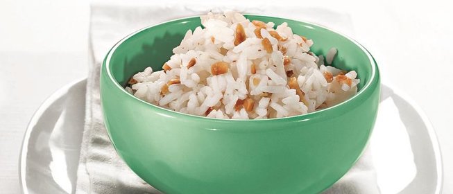 Рис с арахисом и соусом песто