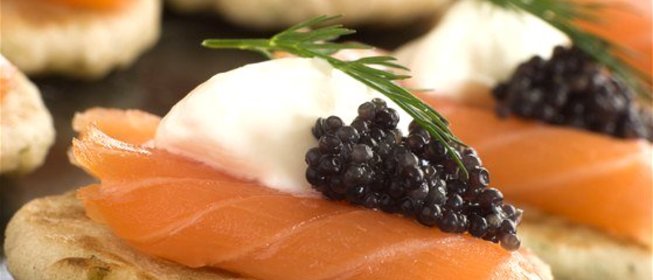 Гречневые мини блины с копченым лососем и икрой