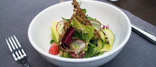 Салат с киноа и чайным грибом