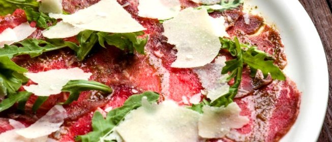 Карпаччо из говядины с трюфельным маслом