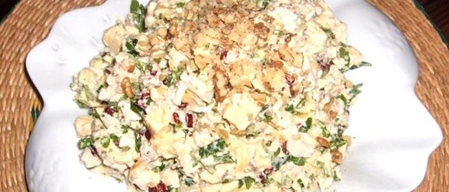 Салат с омлетом и ветчиной