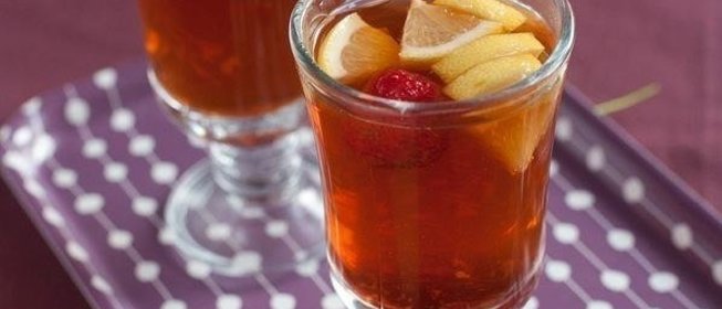 Имбирный чай с клубникой