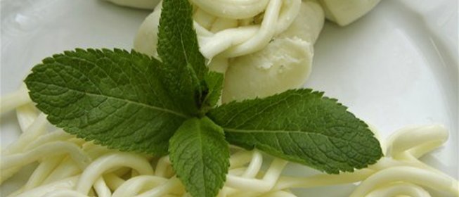 Лазурад (Хинкали из сыра надуги с мятной аджикой)