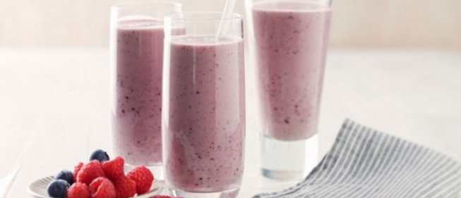 Смузи из ягод и авокадо