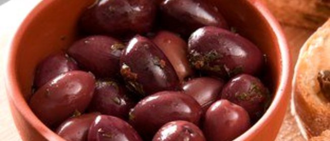 Оливки с чесноком и орегано