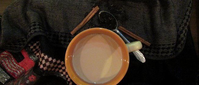 Чай с молоком и корицей