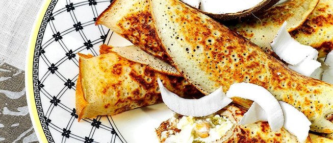 Рисовые блины с кокосовой начинкой