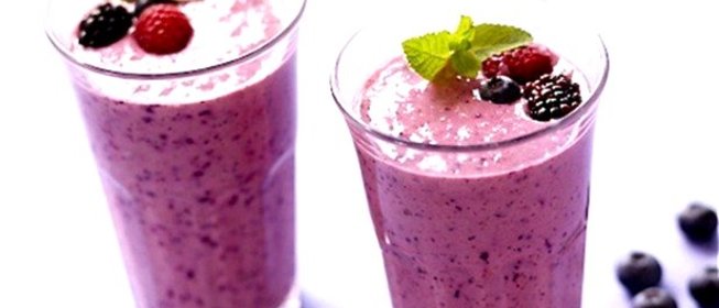 Ягодный смузи с зеленым чаем