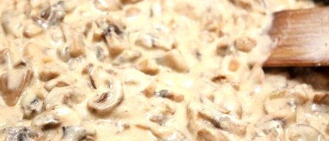 Сливочный соус для пасты с шампиньонами, цветной капустой, семечками тыквы и подсолнечника