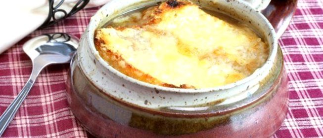 Французский луковый суп с белым вином