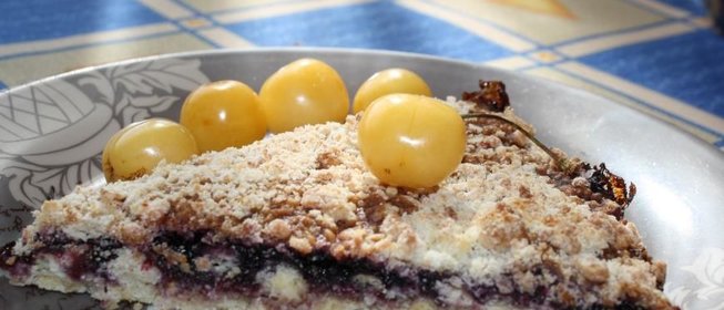 Посыпушка с черносмородиновым вареньем