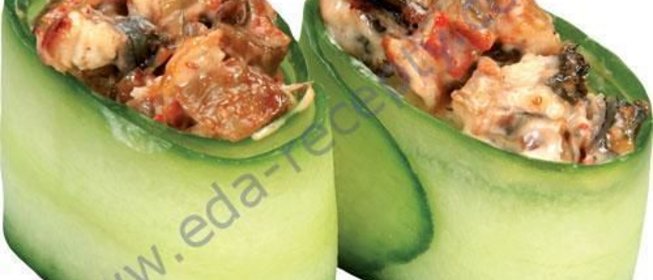 Огуречные рулеты из форели