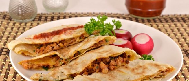 Лепешки из лаваша с мясом и сыром