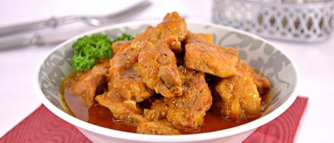 Свинина тушеная в медово-горчичном соусе