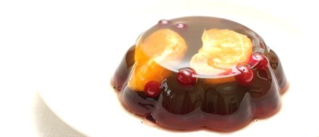 Апельсиновое желе с вишней и белым вином