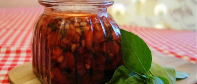 Джем из клубники с кедровыми орехами и базиликом