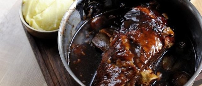 Ягненок с луком и тимьяном