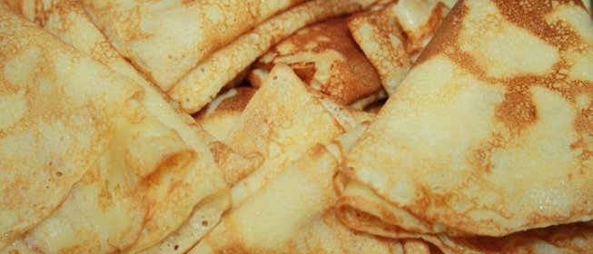 Тонкие блинчики на кефире (и оладушки в духовке из того же теста)