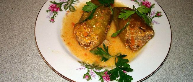 Фаршированный перец с мясом орехом и изюмом