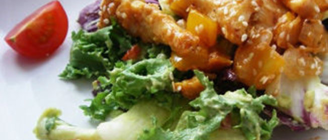 Теплый мексиканский салат с курицей