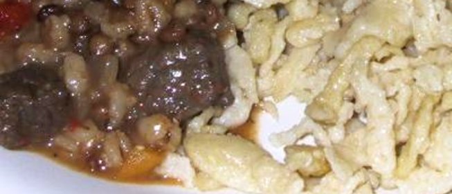 Жаркое из говядины с чечевицей и красным вином