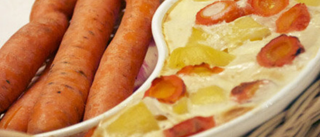 Картофельно-морковная запеканка в молочном соусе.