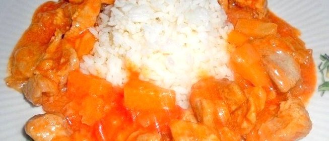 Свинина в кисло-сладком соусе с ананасами