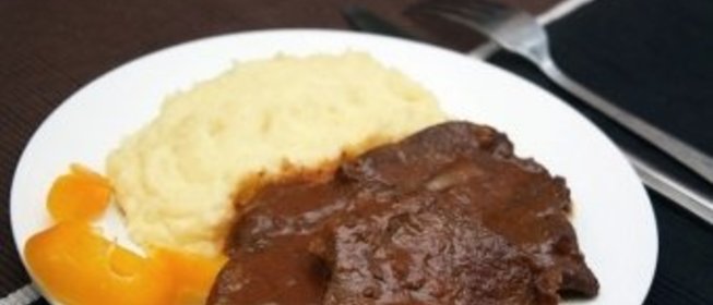 Говядина с луком и морковью