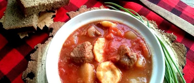 Гуляш по-венгерски с клецками
