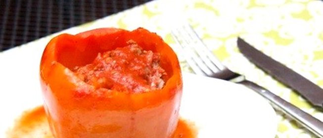Перец, фаршированный мясом и рисом