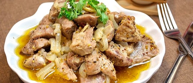 Свинина, запеченная кусочками в фольге