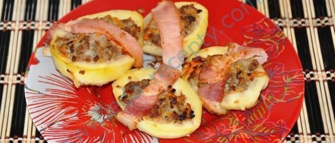 Запеченная в духовке картошка фаршированная с беконом