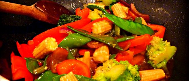 Быстрое овощное рагу с базиликом и чили