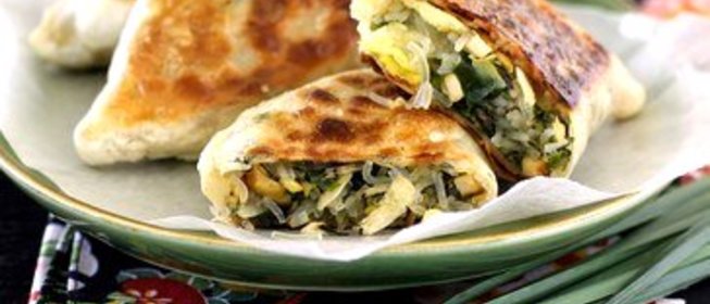 Пицца-рулет с творогом и кресс-салатом