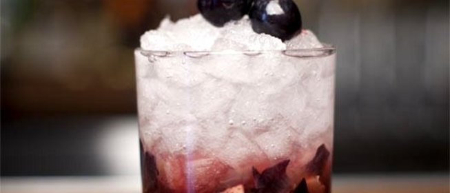 Виноградный коктейль с имбирем (Grape Ginger Old Fashion)