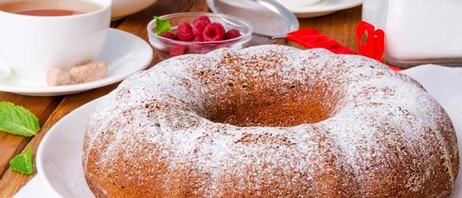 Коврижка на кефире с вареньем