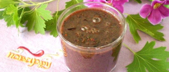 Зеленый коктейль с черной смородиной