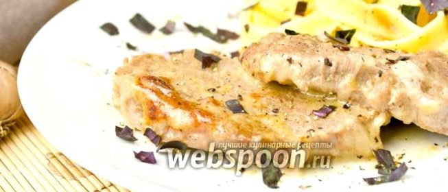 Нежная говядина под сметанно-сырным соусом