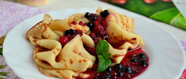 Блинчики с карамелизированными ягодами