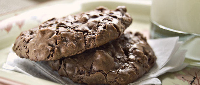 Шоколадное печенье с грецким орехом