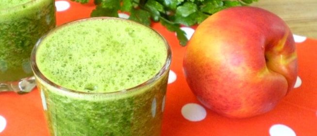 Зеленый коктейль с нектарином