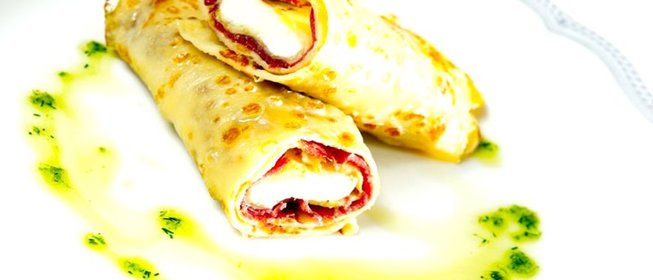 Блинчики с моцареллой Unagrande и сыровяленой ветчиной