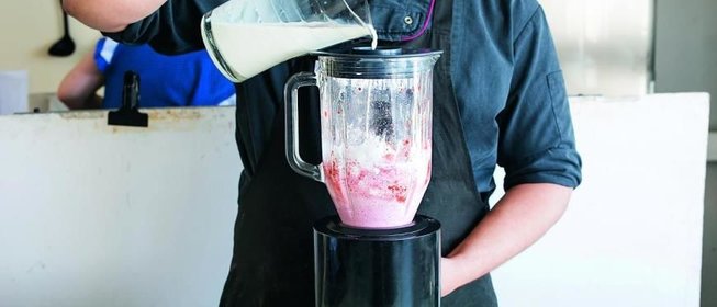 Клубничный молочный коктейль