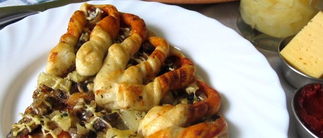Пицца с грибами и ананасами
