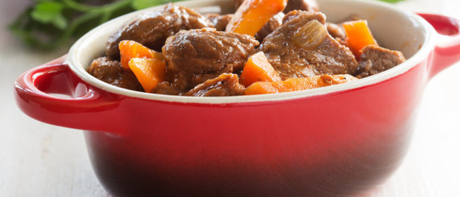 Свинина с овощами в горшочке
