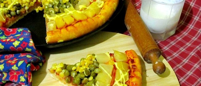 Пицца с ананасами