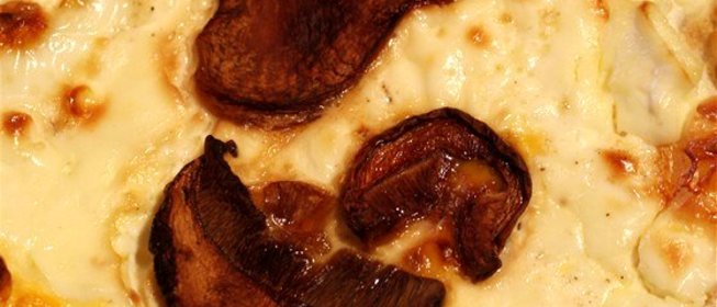 Яичный кокот с сушеными сморчками или белыми грибами